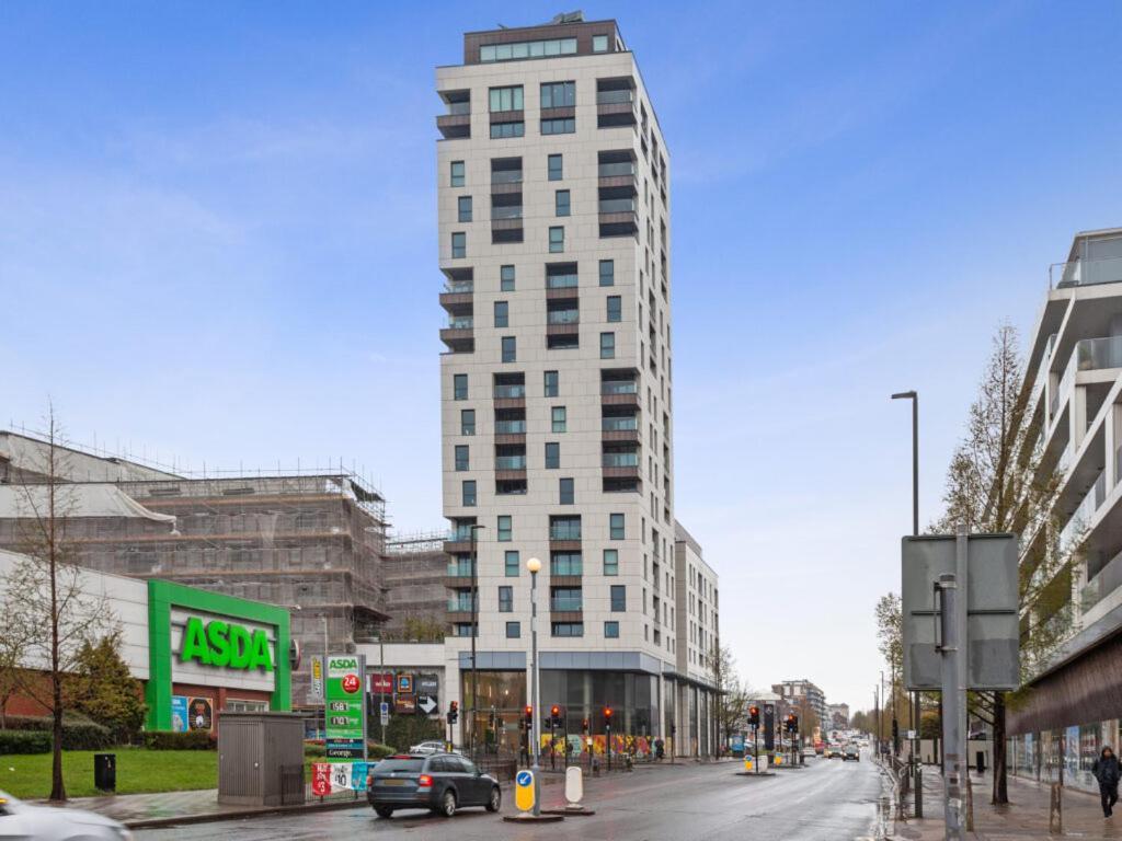 Modern Huge Double Room With Private Bathroom In Colindale Edgware Exterior photo