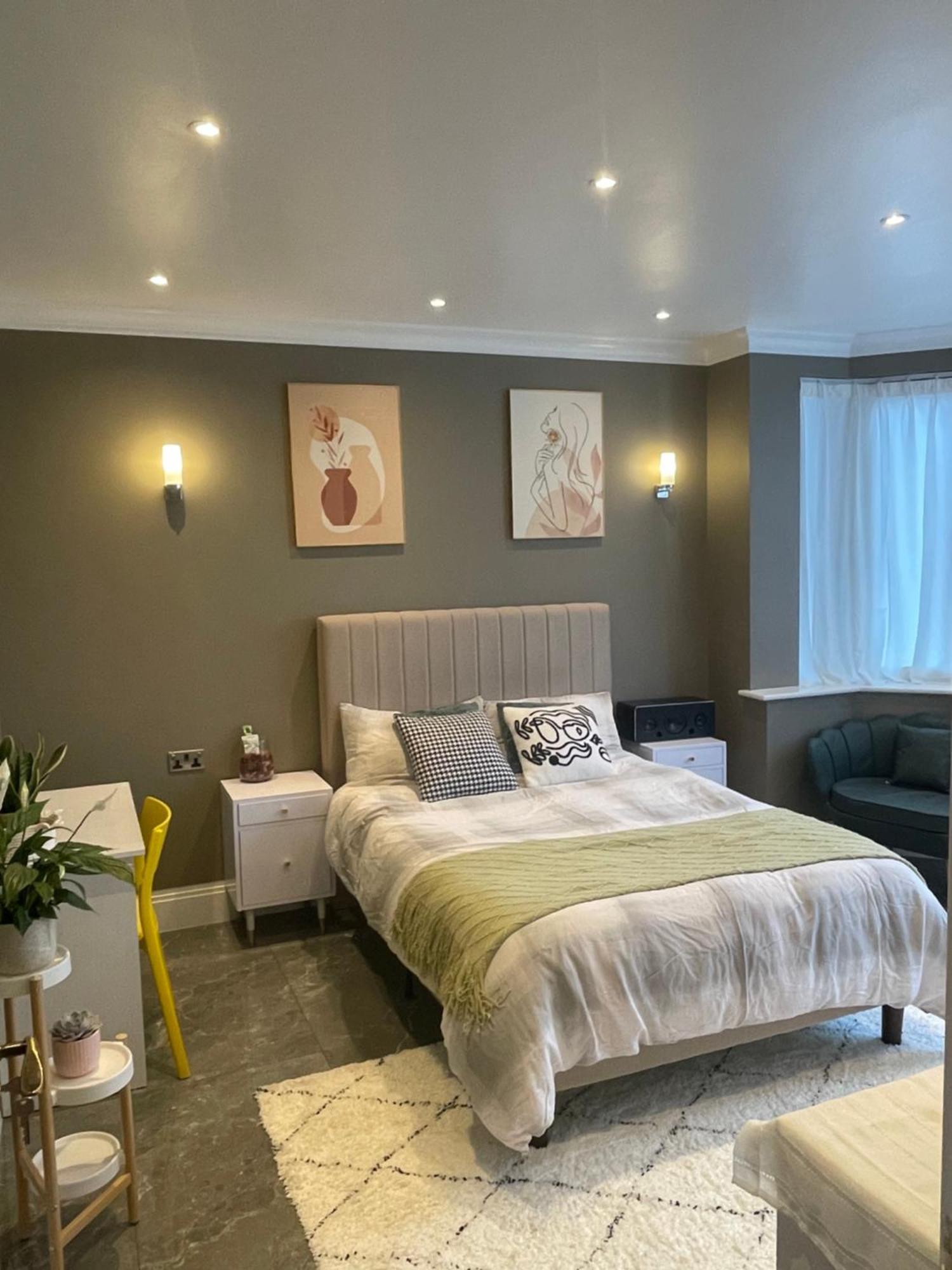Modern Huge Double Room With Private Bathroom In Colindale Edgware Exterior photo