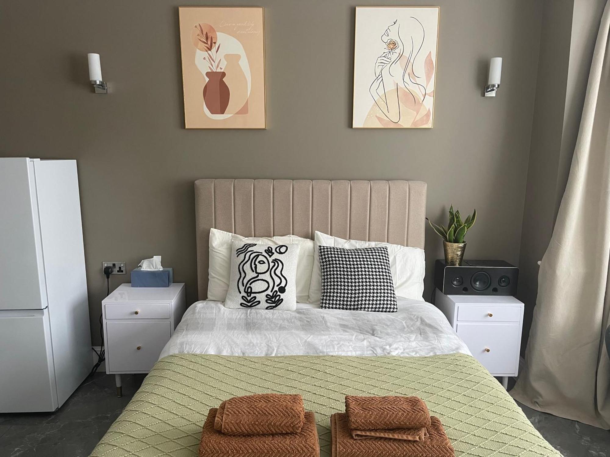 Modern Huge Double Room With Private Bathroom In Colindale Edgware Exterior photo